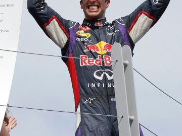 Ricciardo, exultante en el podio