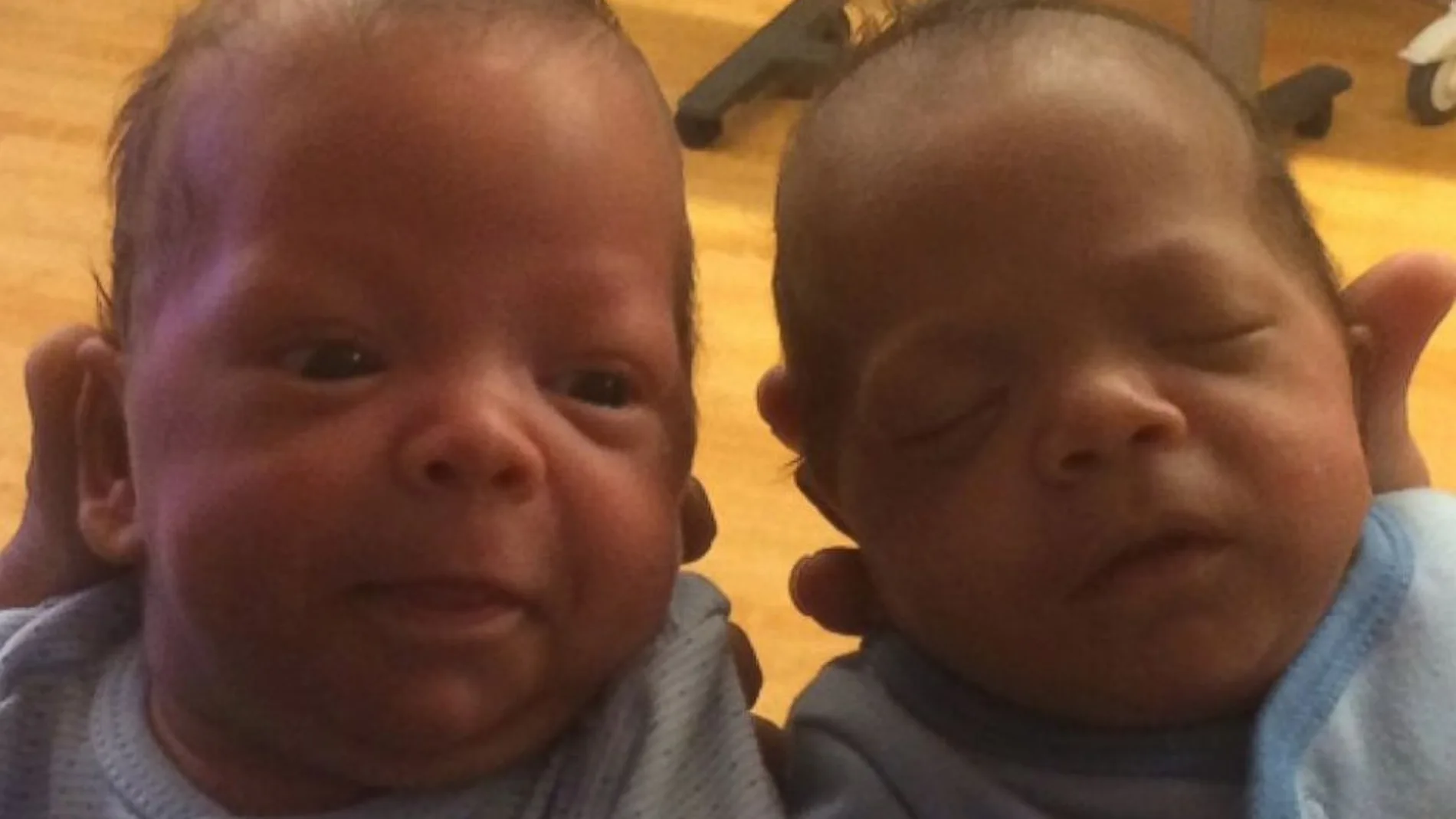 Los dos gemelos, nacidos con una diferencia de 24 días Los dos gemelos, nacidos con una diferencia de 24 días