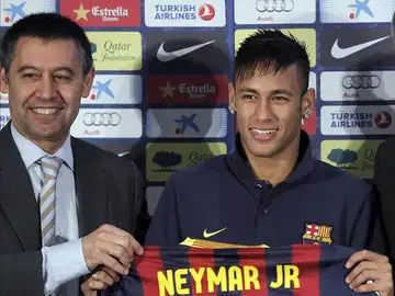 Neymar y Josep María Bartomeu Neymar y Josep María Bartomeu