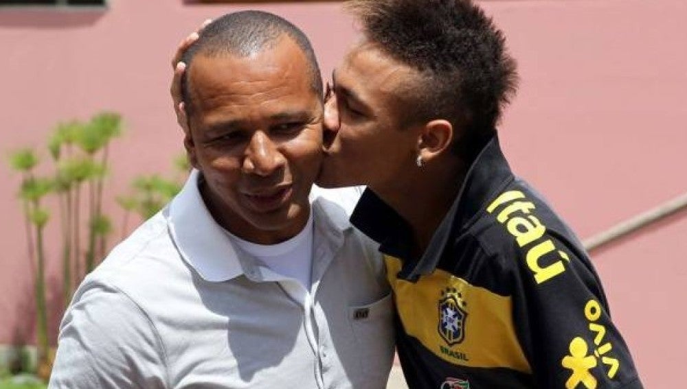 Neymar, muy cariñoso con su padre