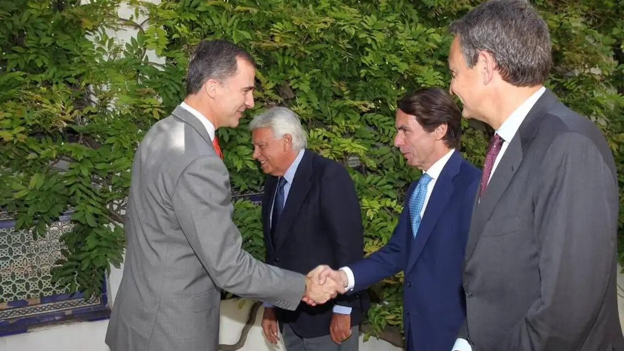 Don Felipe preside su último acto como príncipe con González, Aznar y Zapatero