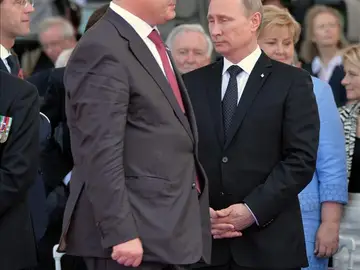 Poroshenko y Putin hablan sobre medidas para un alto el fuego Poroshenko y Putin hablan sobre medidas para un alto el fuego
