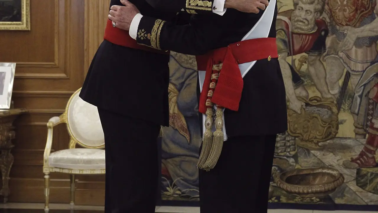 El Rey recibe el fajín de capitán general del Ejército