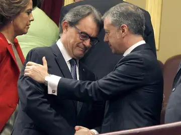 Urkullu y Mas en el Congreso durante la proclamación de Felipe VI Urkullu y Mas en el Congreso durante la proclamación de Felipe VI