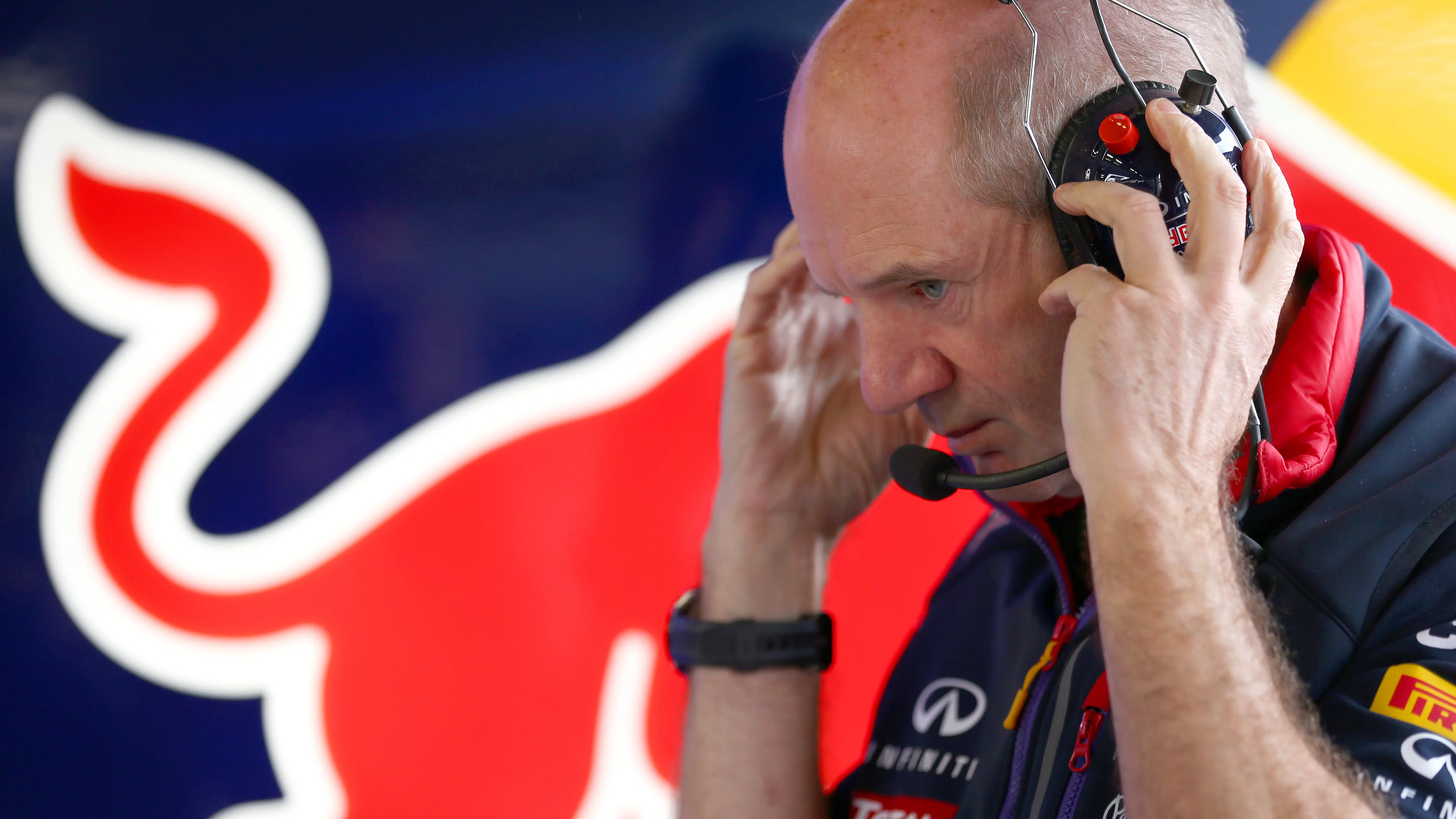 Adrian Newey habla con su equipo Adrian Newey habla con su equipo