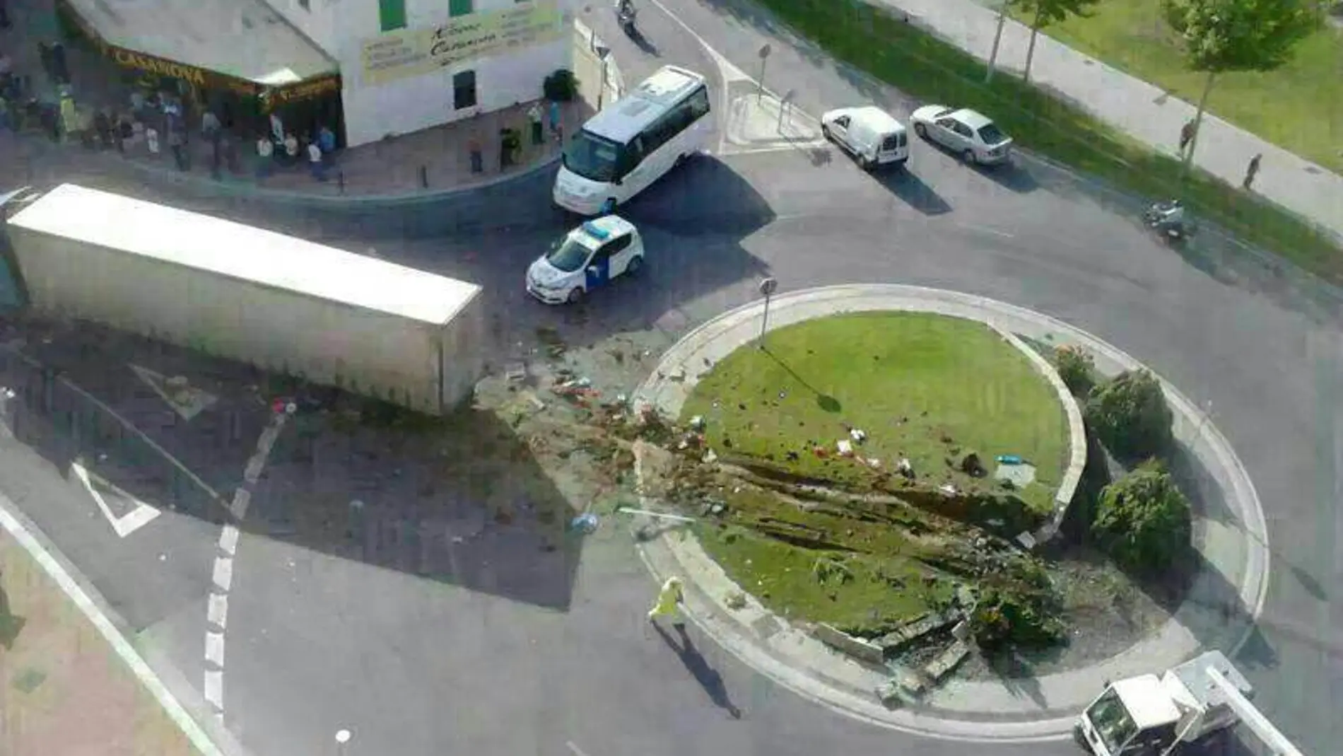 Imagen del camión que ha atravesado Fraga sin frenos Imagen del camión que ha atravesado Fraga sin frenos