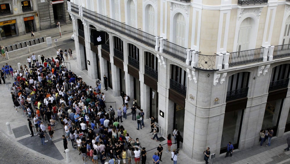 Colas en la tienda de Apple