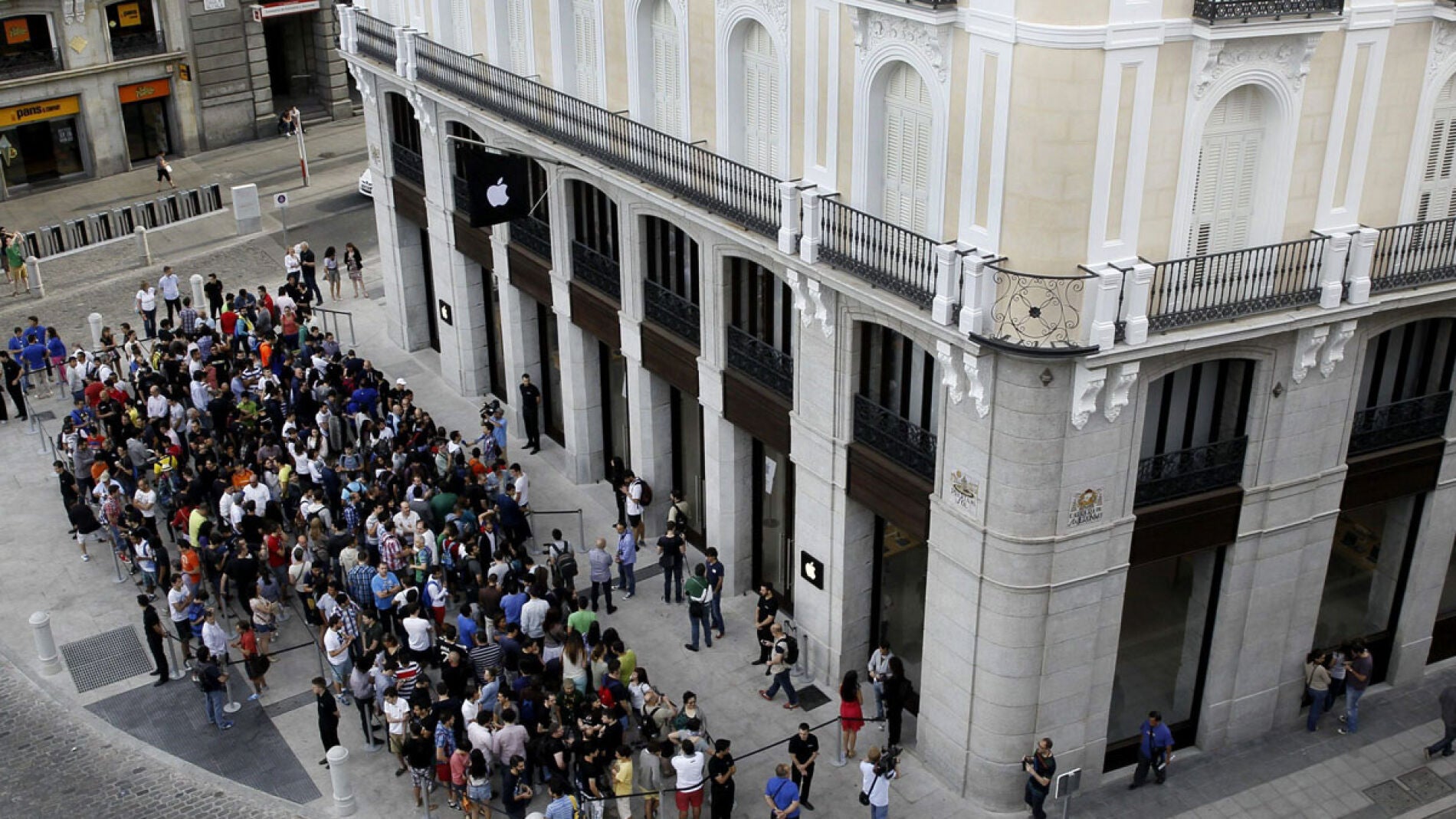 Colas en la tienda de Apple