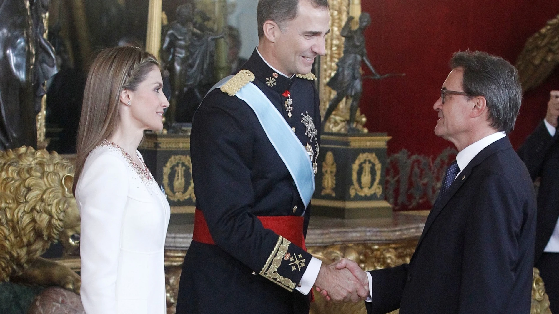 Artur Mas saluda a Felipe VI y la Reina Letizia Artur Mas saluda a Felipe VI y la Reina Letizia