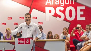 Pedro Sánchez se dirige a militantes y simpatizantes durante un encuentro "Unidos por el cambio" en Zaragoza