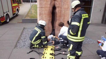 El estudiante atrapado en la vagina de mármol