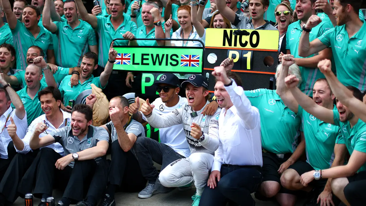 Rosberg y Hamilton celebran el doblete en Austria