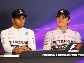 Hamilton y Rosberg en sala de prensa