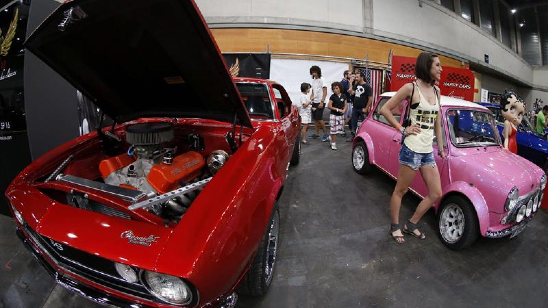 Exhibici&oacute;n de coches tuneados en el Mulafest