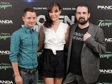 El director con Sasha Grey y Elijah Wood El director con Sasha Grey y Elijah Wood