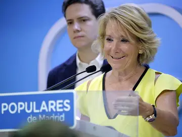 Esperanza Aguirre en rueda de prensa. Esperanza Aguirre en rueda de prensa.