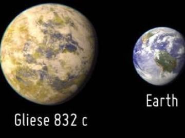 El planeta GJ 832 c, comparado con la Tierra