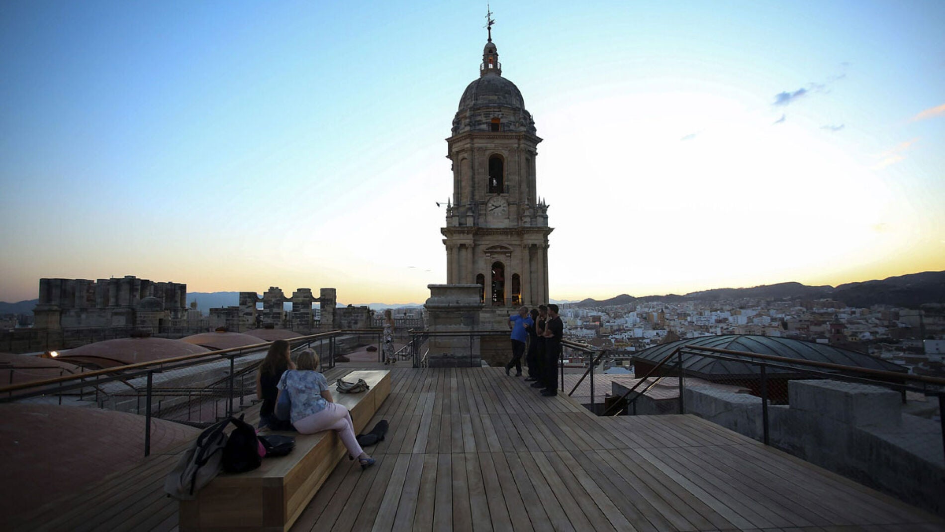 Amanecer desde la la Catedral de M&aacute;laga 