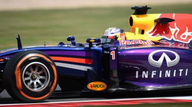 Vettel aprovecha la lluvia para marcar el mejor crono de los Libres 3 de Silverstone