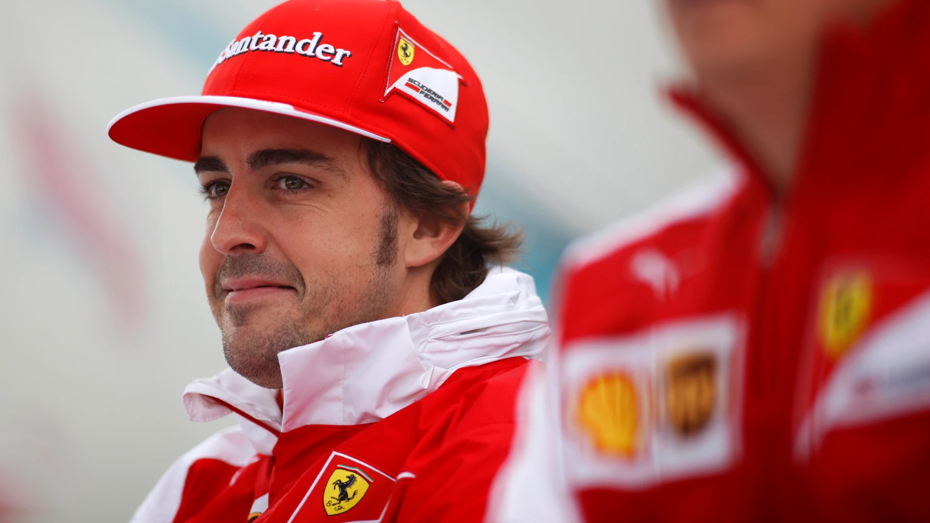 Fernando Alonso sonríe en Silverstone