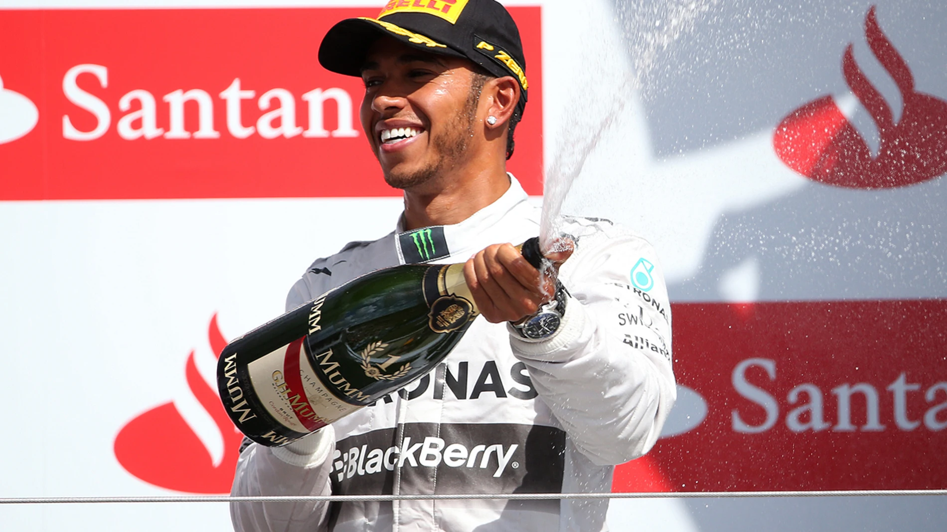 Hamilton suelta el chorro del champán