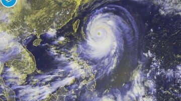 Se prevé que el tifón llegue al sur de Japón este martes