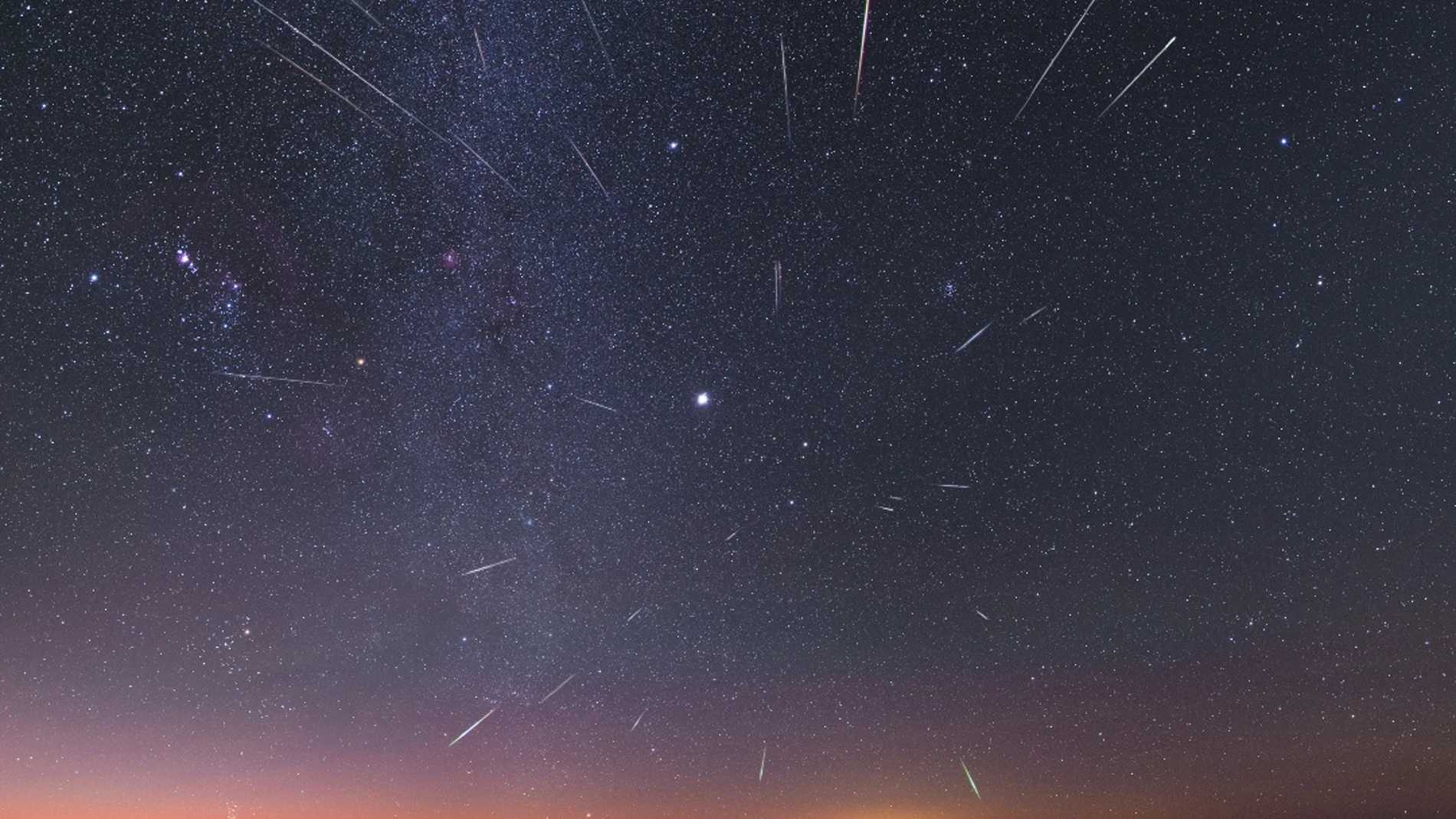 Meteoros de la lluvia de las Gemínidas donde se puede apreciar el concepto de radiante Meteoros de la lluvia de las Gemínidas donde se puede apreciar el concepto de radiante