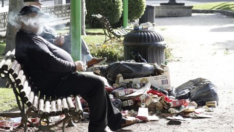 La basura se acumula en las calles de Lugo
