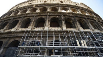 El Coliseo de Roma empieza a recuperar su color original