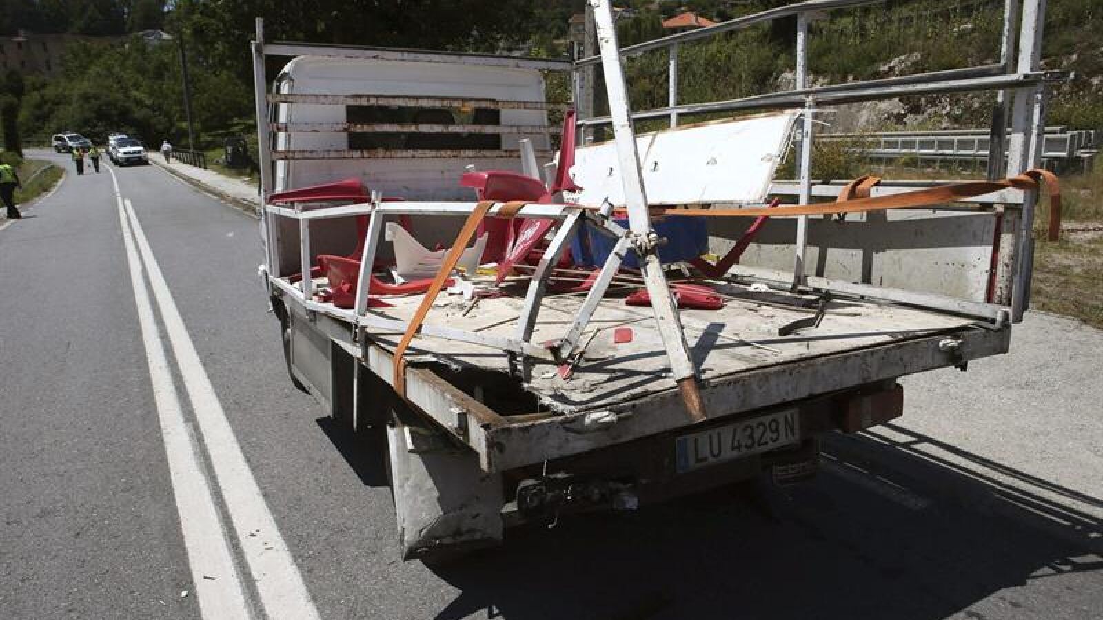 Siete heridos por la explosión de material pirotécnico en un camión en Pontevedra