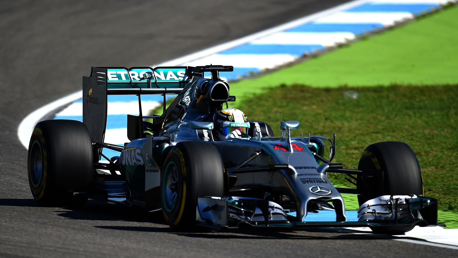 Hamilton traza una curva