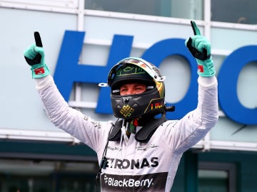 Rosberg, con los dedos hacia el cielo