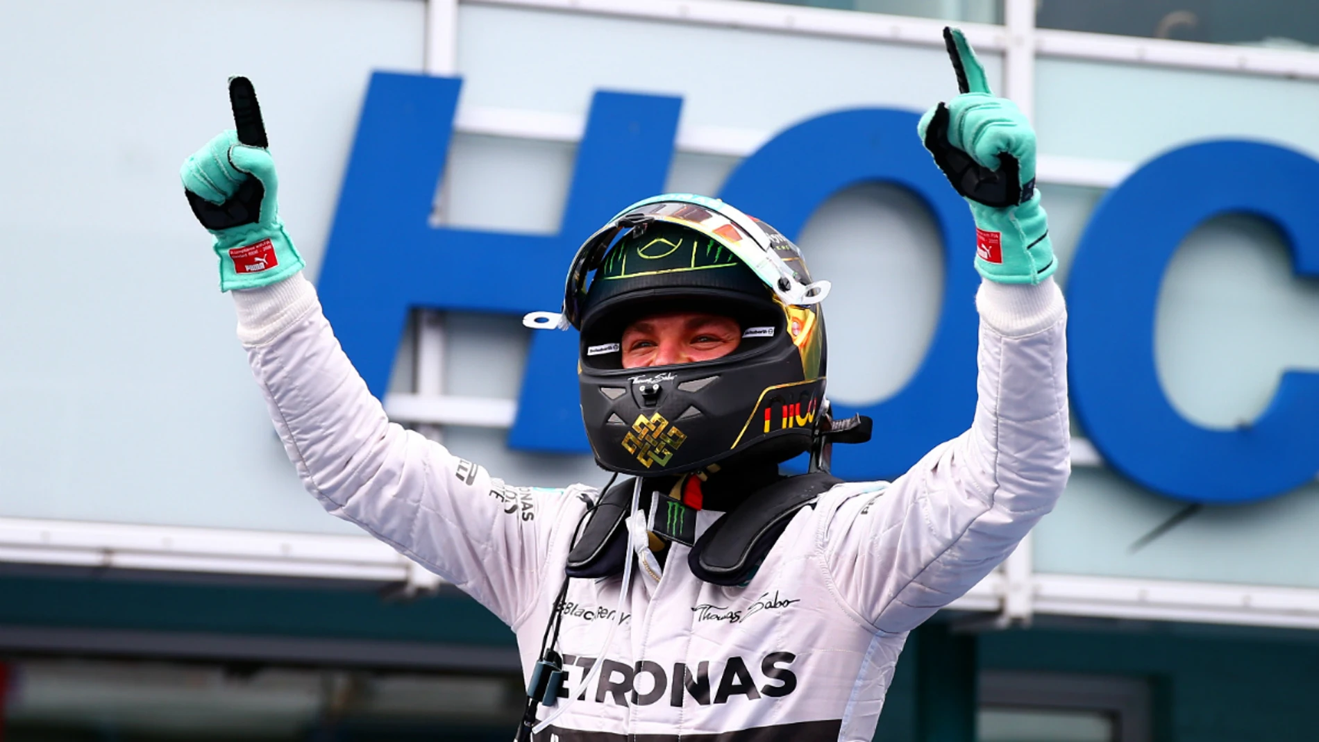 Rosberg, con los dedos hacia el cielo