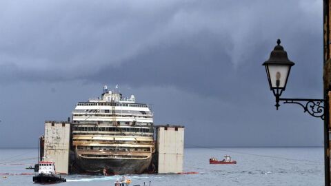 Trabajos de reflotamiento del buque Costa Concordia