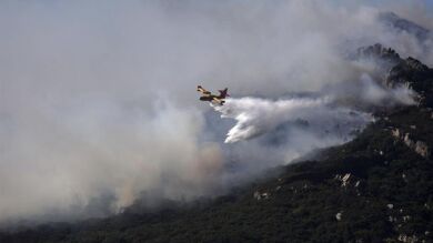Creen que el incendio de la Sierra de Huelva aún sin control ha sido intencionado
