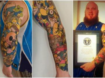 Lee Weird y sus tatuajes de Homer Simpson.