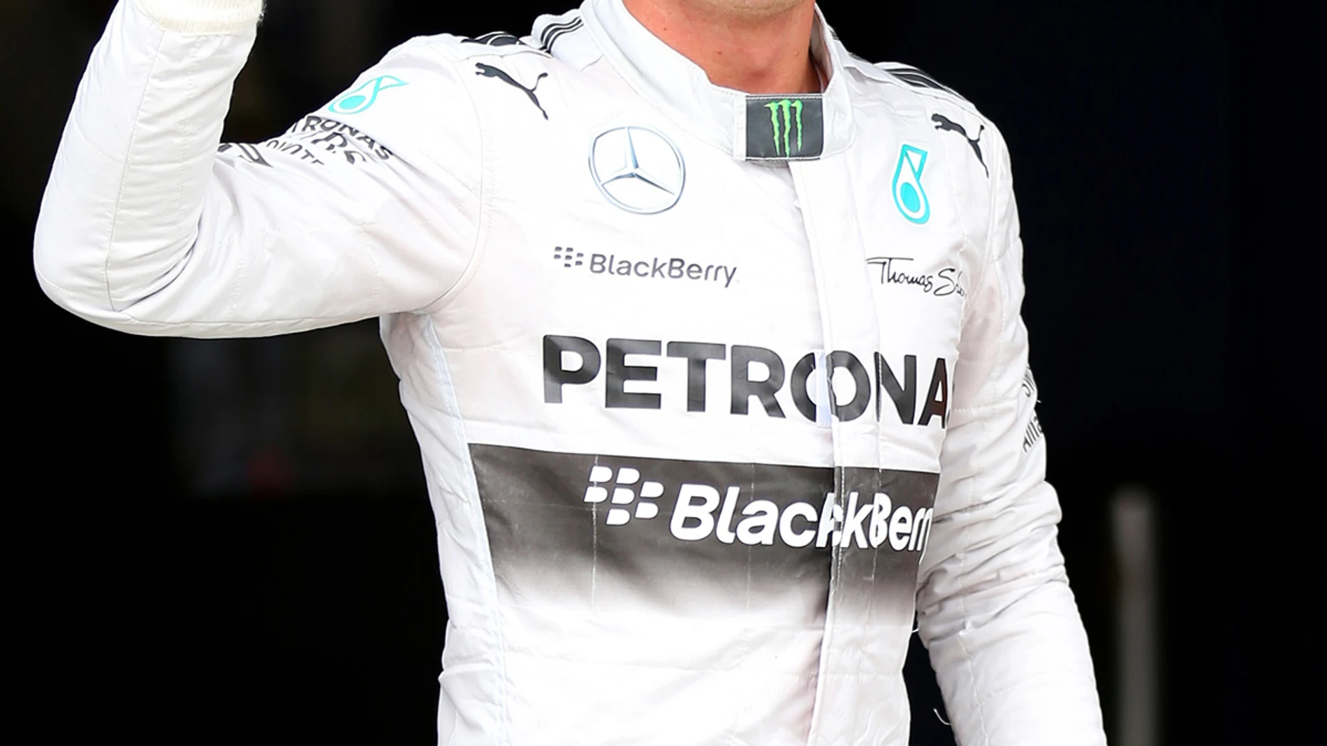 Rosberg saluda