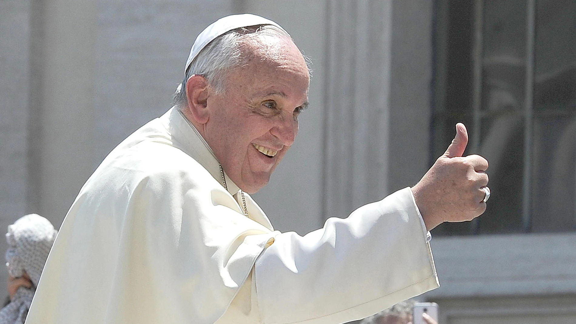El Papa Francisco con gesto de aprobación El Papa Francisco con gesto de aprobación