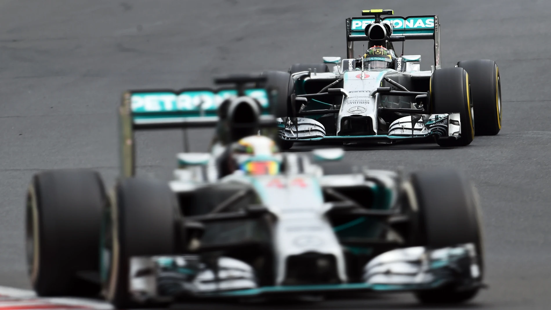 Hamilton, delante de Rosberg en Hungaroring