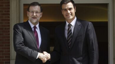 Rajoy y Sánchez hablan sobre pactos postelectorales en Moncloa