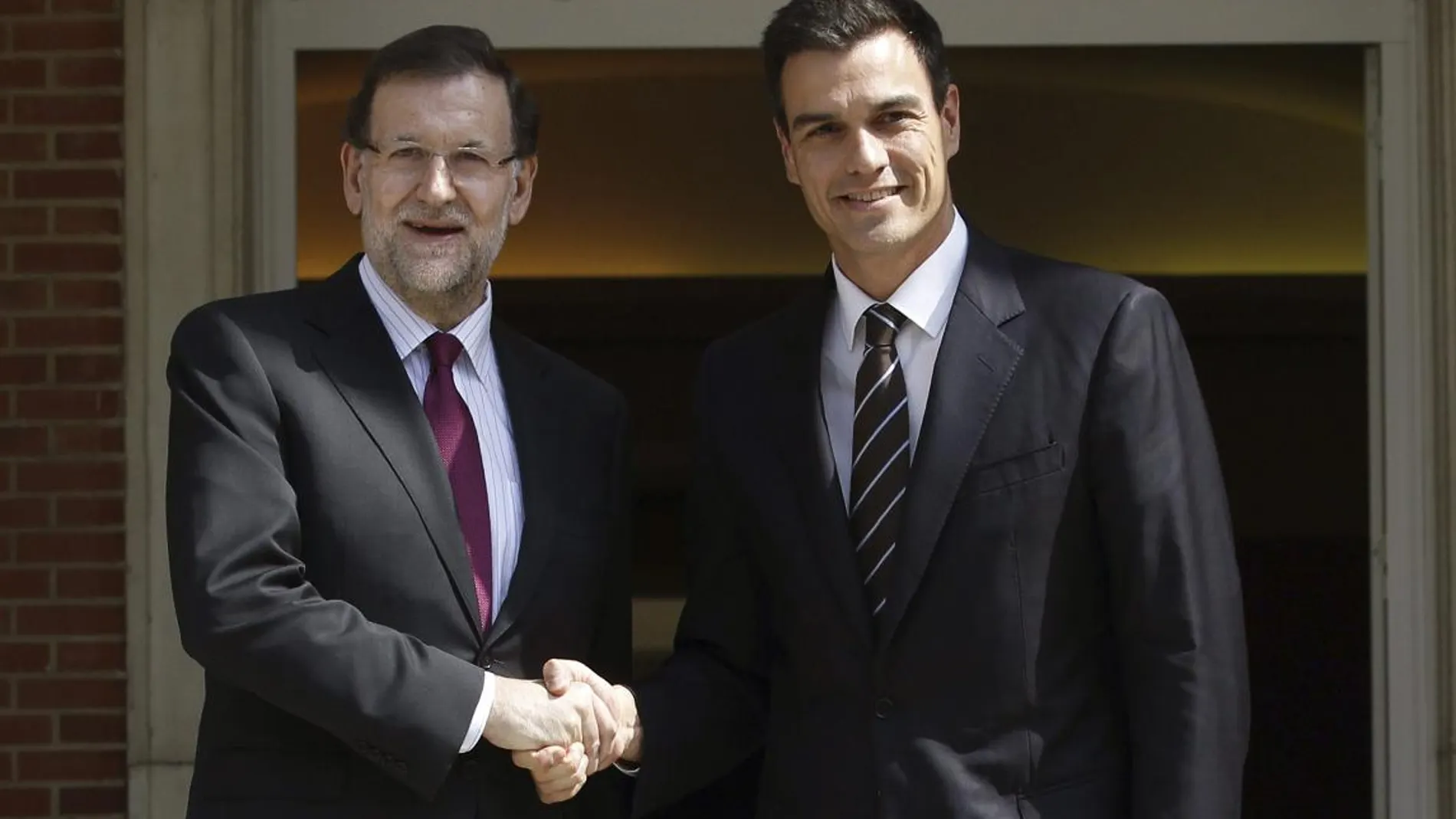 Mariano Rajoy recibe a Pedro Sánchez en la Moncloa Mariano Rajoy recibe a Pedro Sánchez en la Moncloa