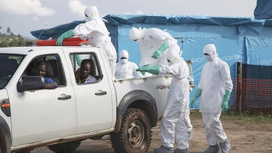 Liberia localiza a 17 enfermos de ébola que habían huído de un centro de cuarentena