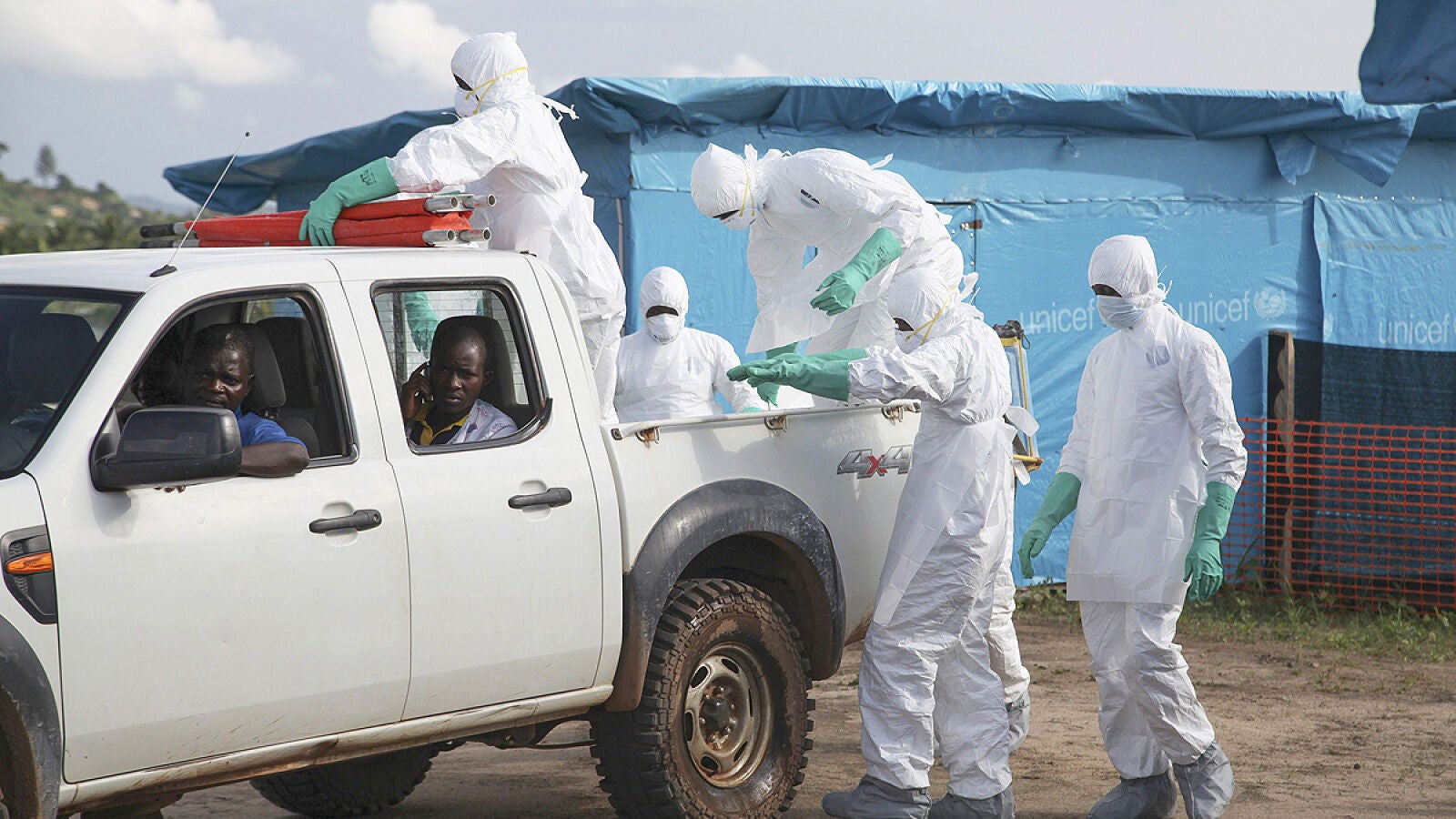 EE.UU envía a África 50 expertos en sanidad para intentar hacer frente al ébola