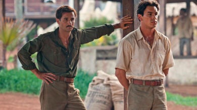 Alain Hernández y Mario Casas en la primera imagen oficial de 'Palmeras en la Nieve' 