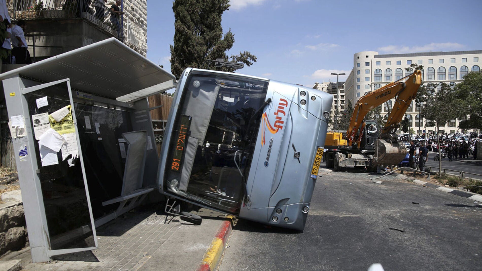 La excavadora arras&oacute; todo lo que encontr&oacute; a su paso