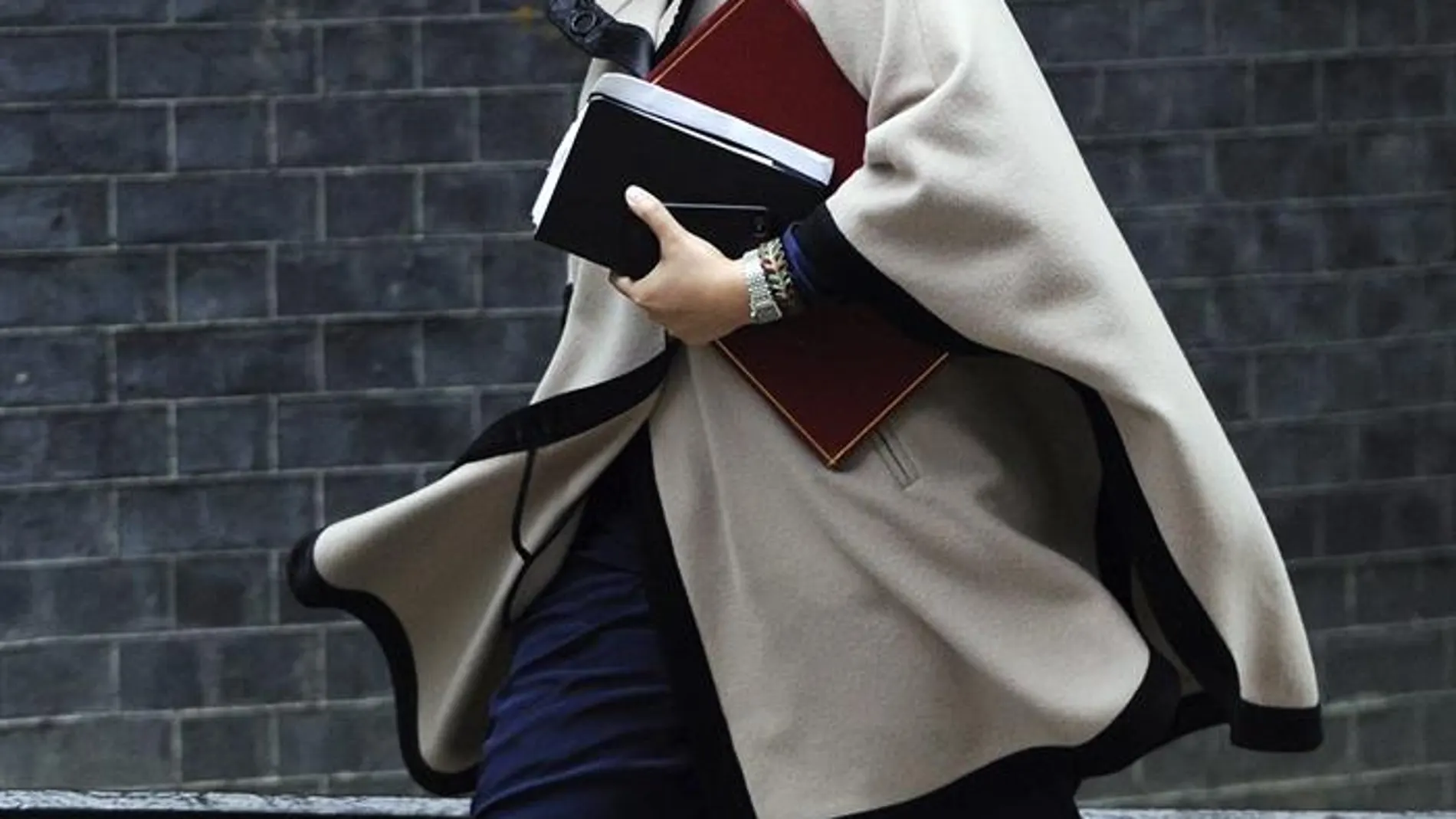 Dimite la secretaria de Estado británica Dimite la secretaria de Estado británica