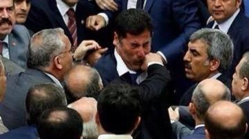 Pelea en el Parlamento de Turquía