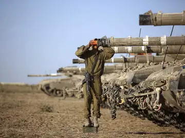 Milicias palestinas lanzan tres cohetes Milicias palestinas lanzan tres cohetes
