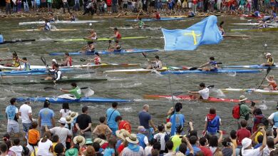 El Sella reúne a más de 200.000 personas de todo el mundo en su tradicional descenso