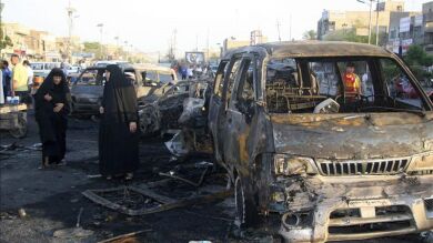 EEUU entrega vía aérea 28.000 raciones de comida y agua a miles de iraquíes